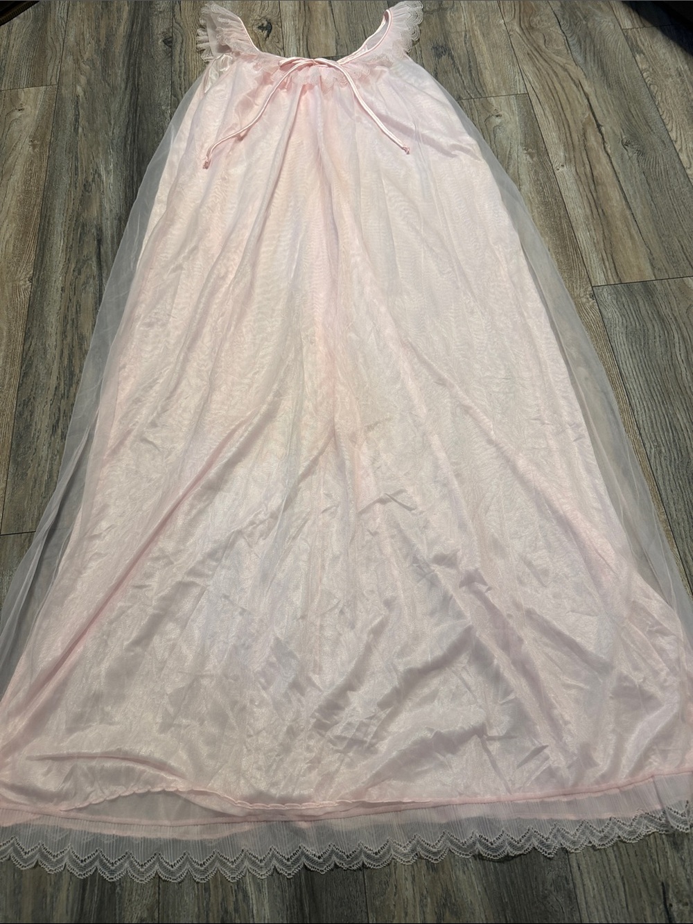 Elegant Light Pink Maxi Nightgown with Delicate Lace Trim